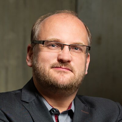 Steyer_Headshot